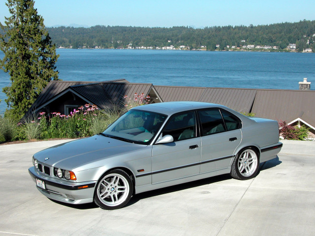 BMW M5 E34 фото