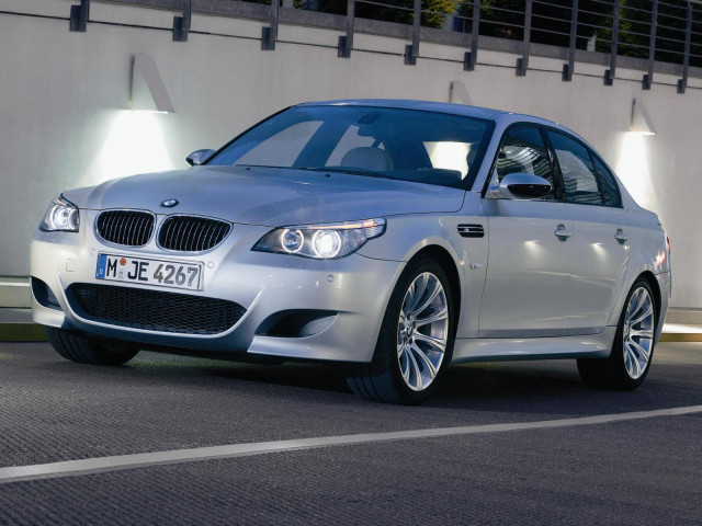 BMW M5 E60 фото