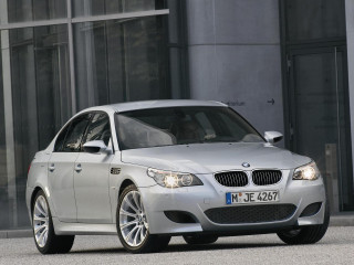 BMW M5 E60 фото