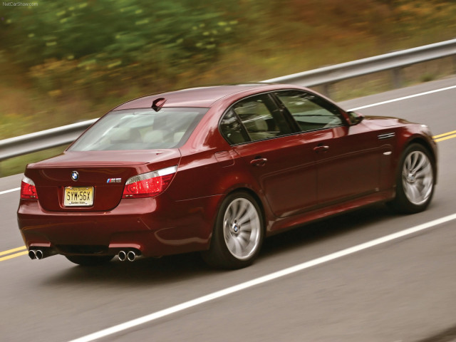 BMW M5 E60 фото