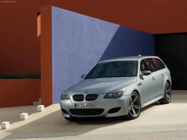 BMW M5 E60 фото