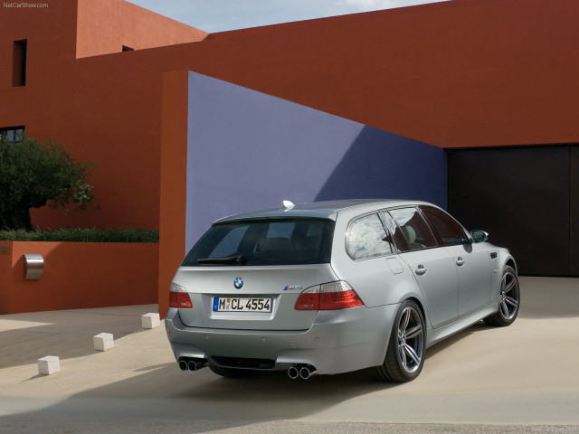 BMW M5 E60 фото