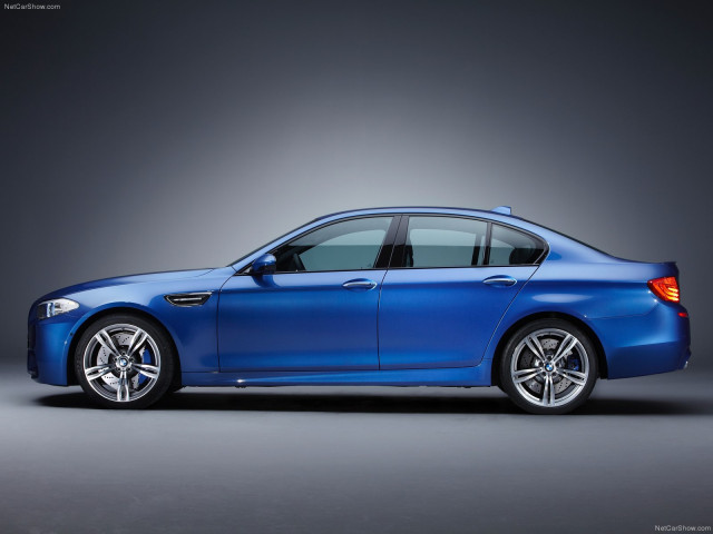 BMW M5 F10 фото