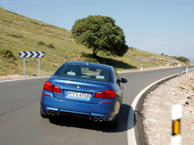 BMW M5 F10 фото