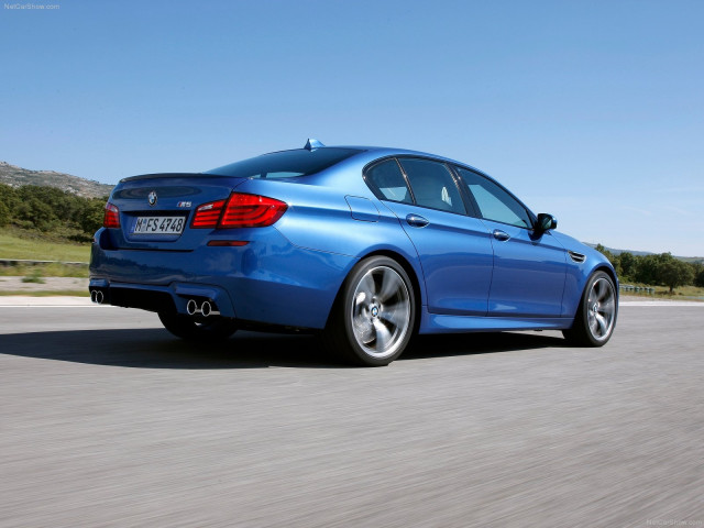 BMW M5 F10 фото