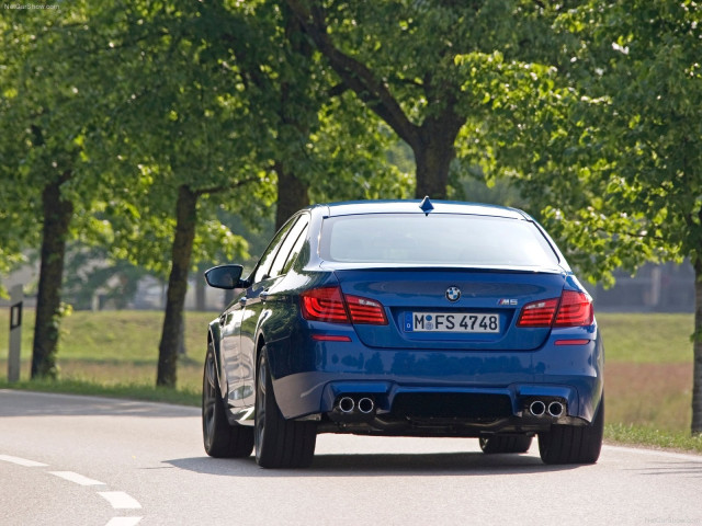 BMW M5 F10 фото