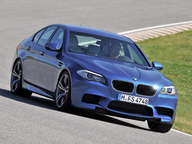 BMW M5 F10 фото