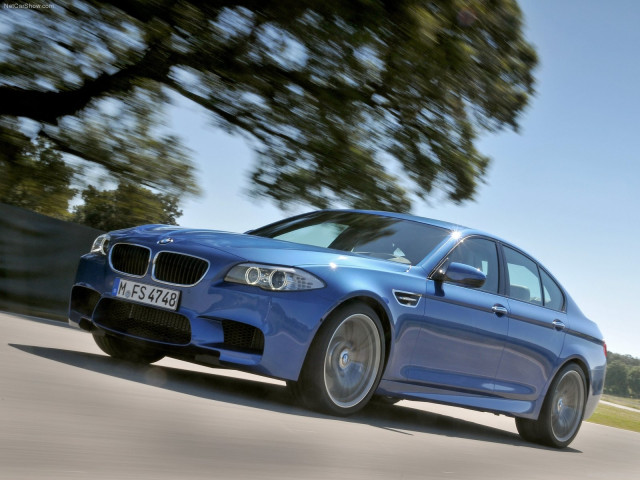 BMW M5 F10 фото