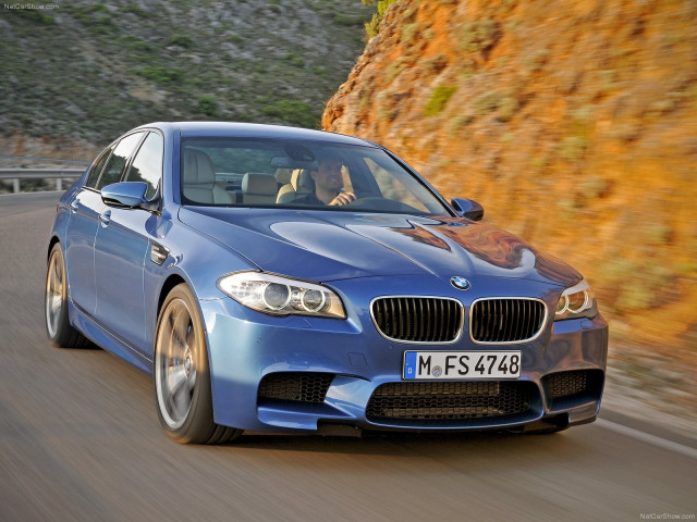 BMW M5 F10 фото