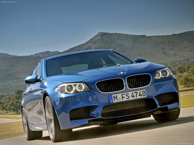 BMW M5 F10 фото