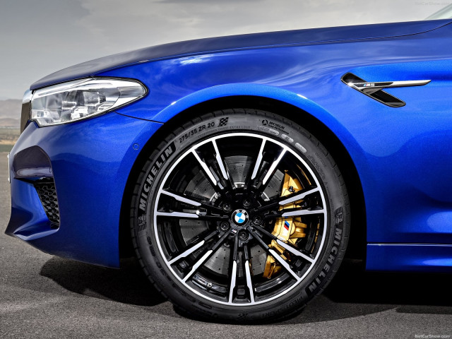 BMW M5 F90 фото