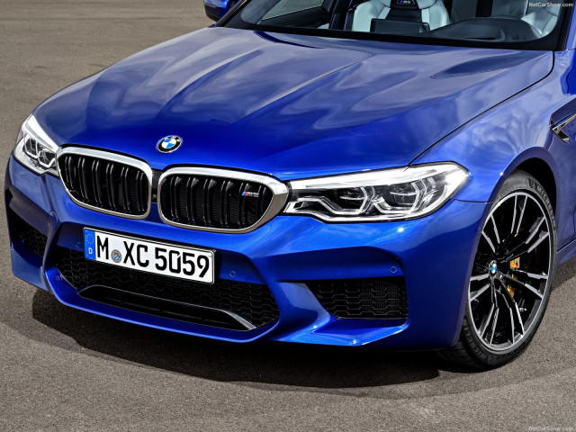 BMW M5 F90 фото