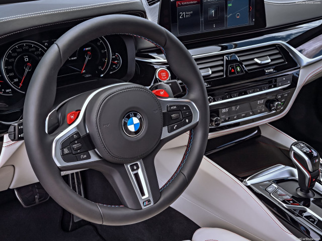 BMW M5 F90 фото