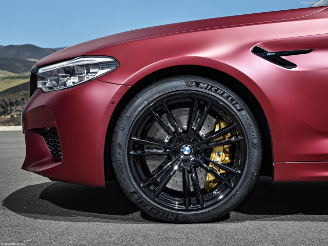 BMW M5 F90 фото