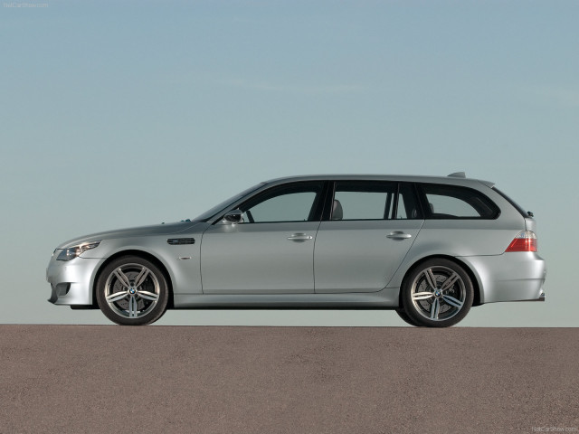 BMW M5 Touring фото