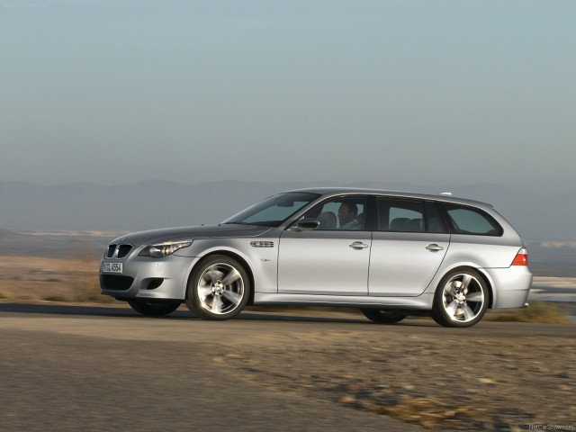BMW M5 Touring фото