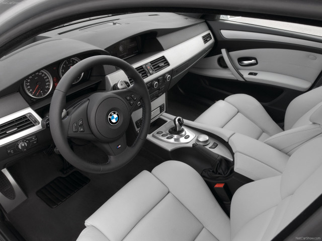 BMW M5 Touring фото