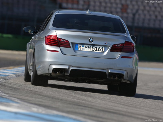 BMW M5 фото