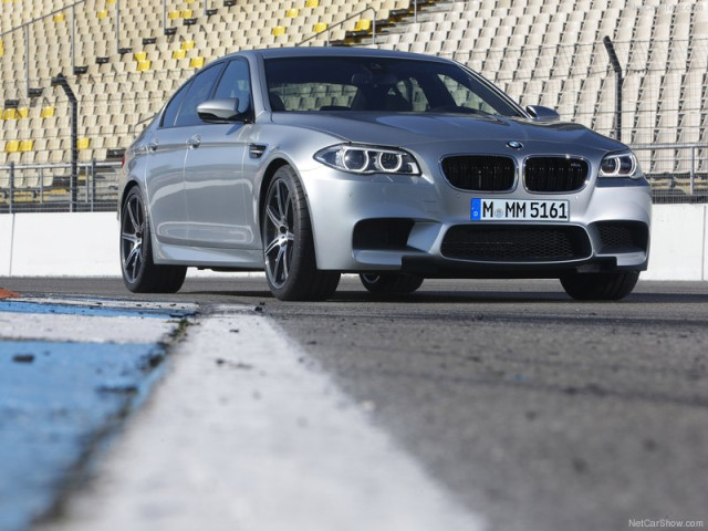 BMW M5 фото