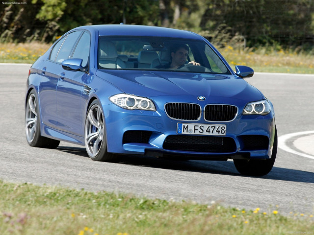 BMW M5 фото