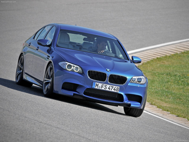 BMW M5 фото