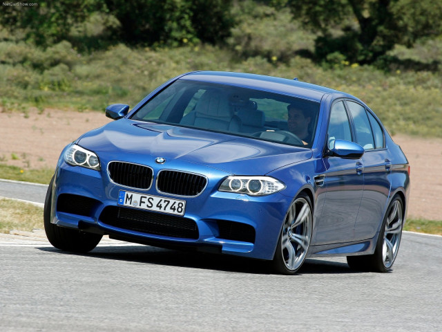 BMW M5 фото