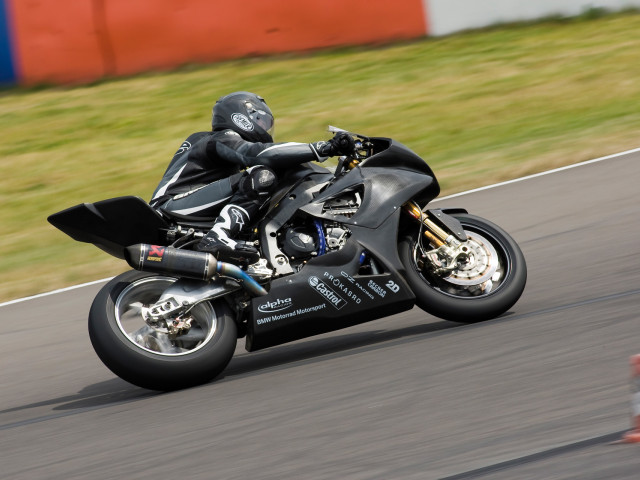 BMW S1000RR фото