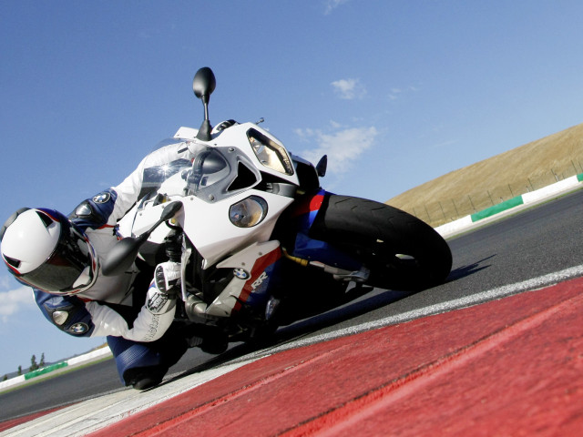 BMW S1000RR фото