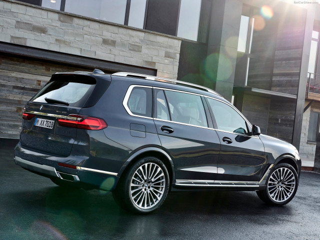 BMW X7 фото