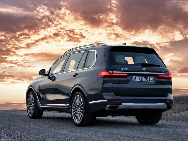 BMW X7 фото