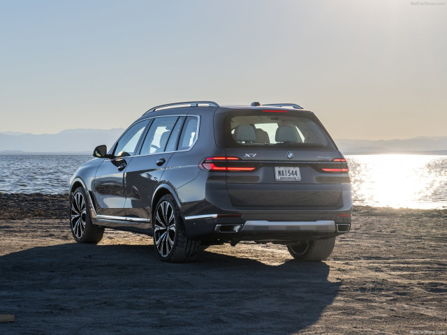 BMW X7 фото