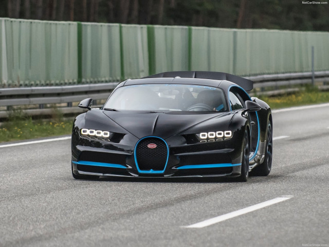 Bugatti Chiron фото