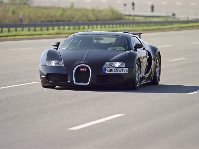 Bugatti Veyron фото