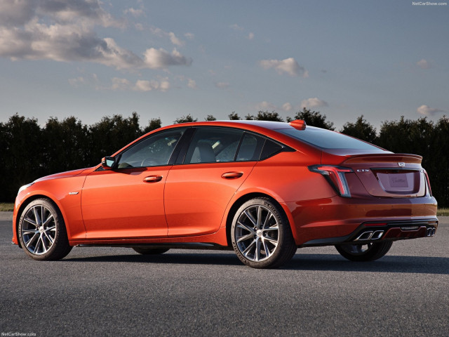 Cadillac CT5 фото