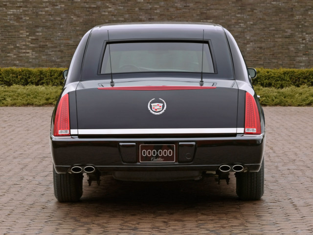 Cadillac DTS Presidential Limousine фото