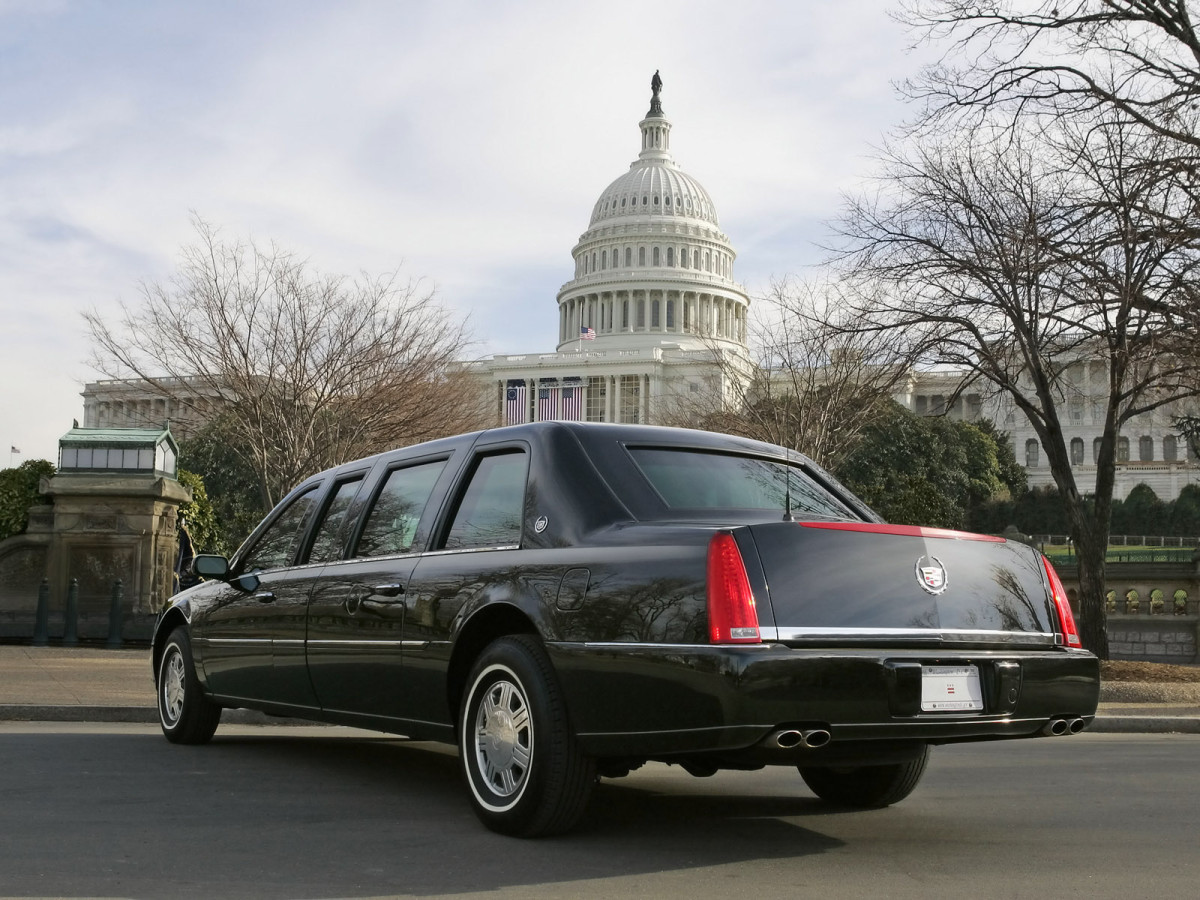 Cadillac DTS Presidential Limousine фото 19143