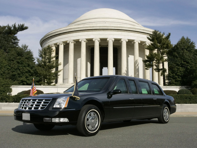 Cadillac DTS Presidential Limousine фото