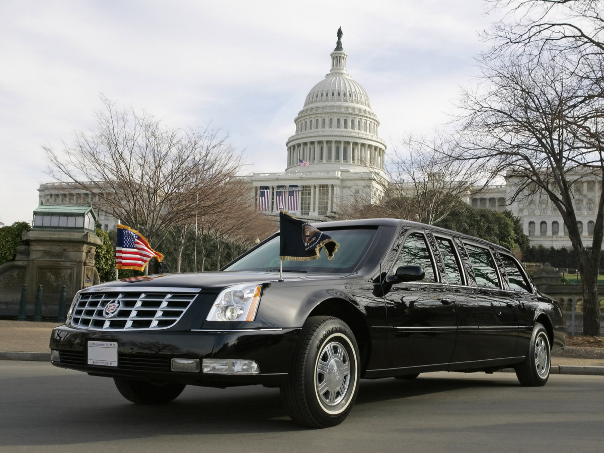 Cadillac DTS Presidential Limousine фото 19145