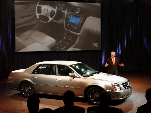 Cadillac DTS фото