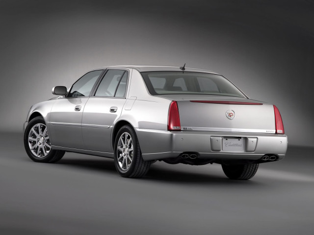 Cadillac DTS фото