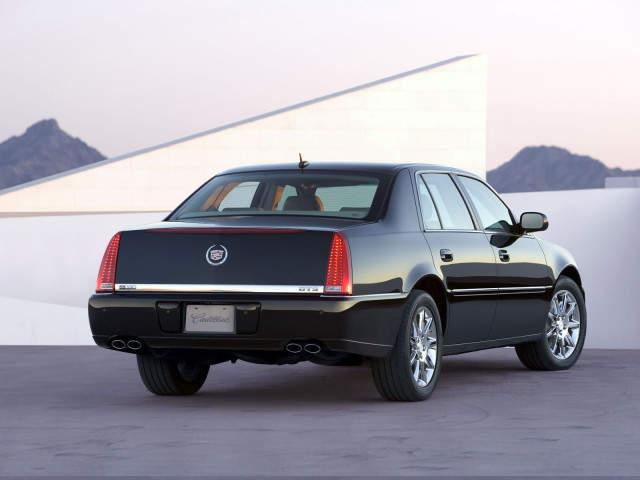 Cadillac DTS фото