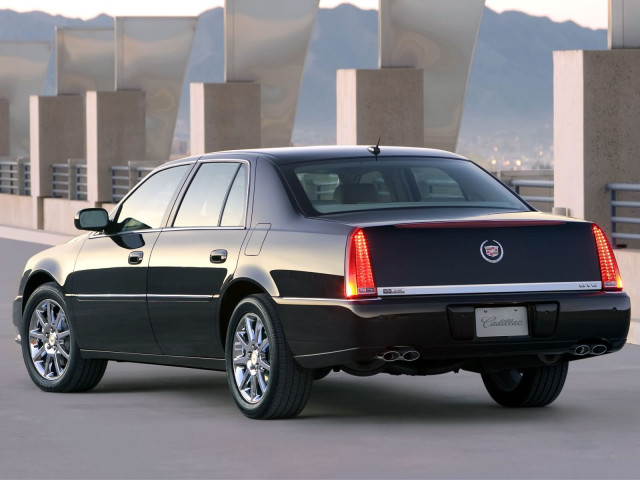 Cadillac DTS фото