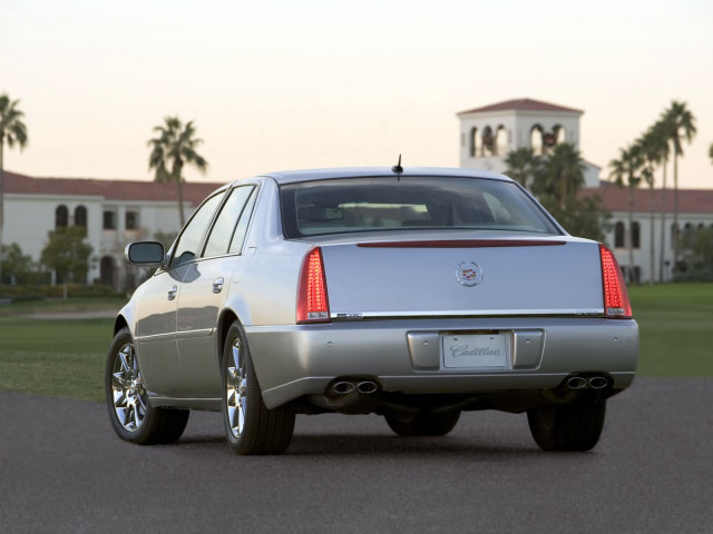 Cadillac DTS фото