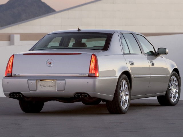 Cadillac DTS фото