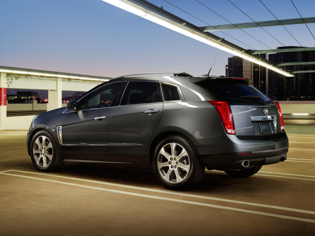 Cadillac SRX фото