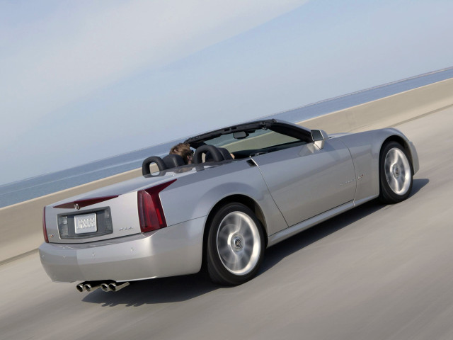 Cadillac XLR-V фото