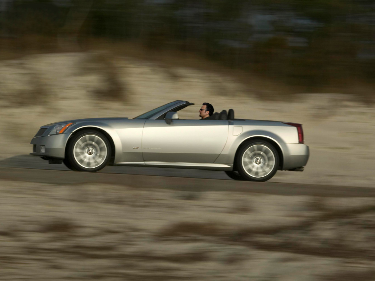 Cadillac XLR-V фото 49338