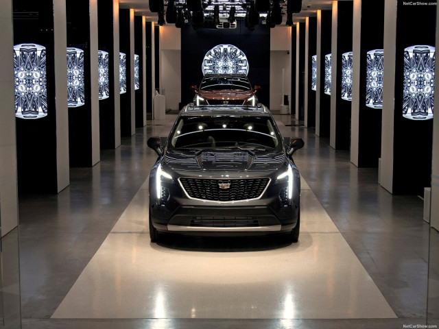 Cadillac XT4 фото