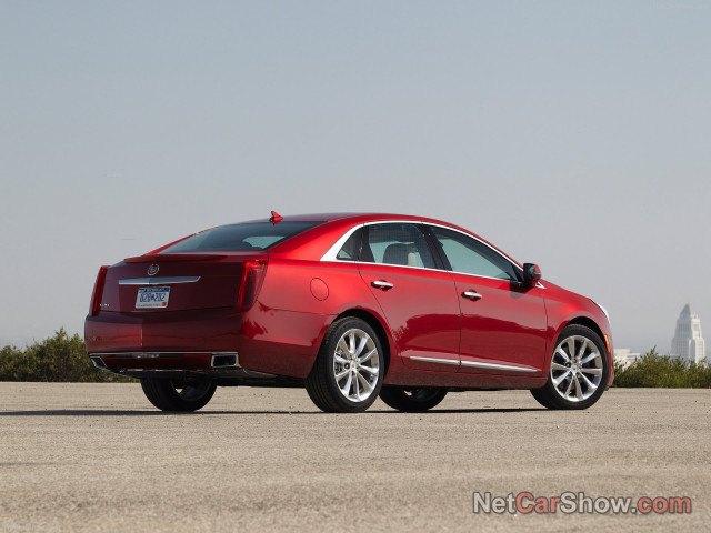 Cadillac XTS фото