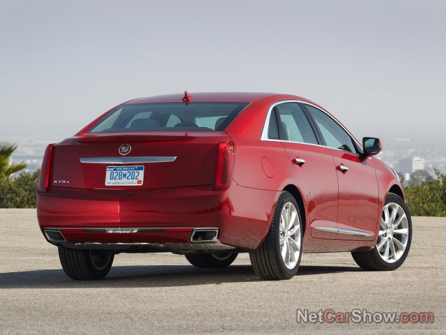 Cadillac XTS фото